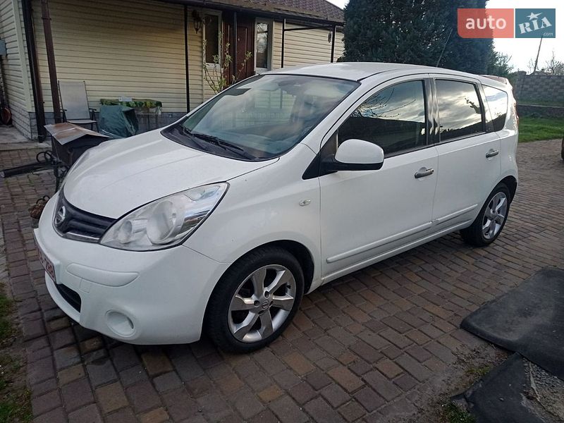 Хэтчбек Nissan Note 2011 в Ровно