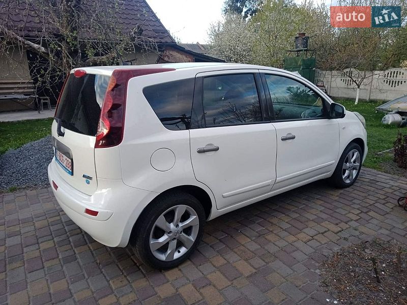Хэтчбек Nissan Note 2011 в Ровно