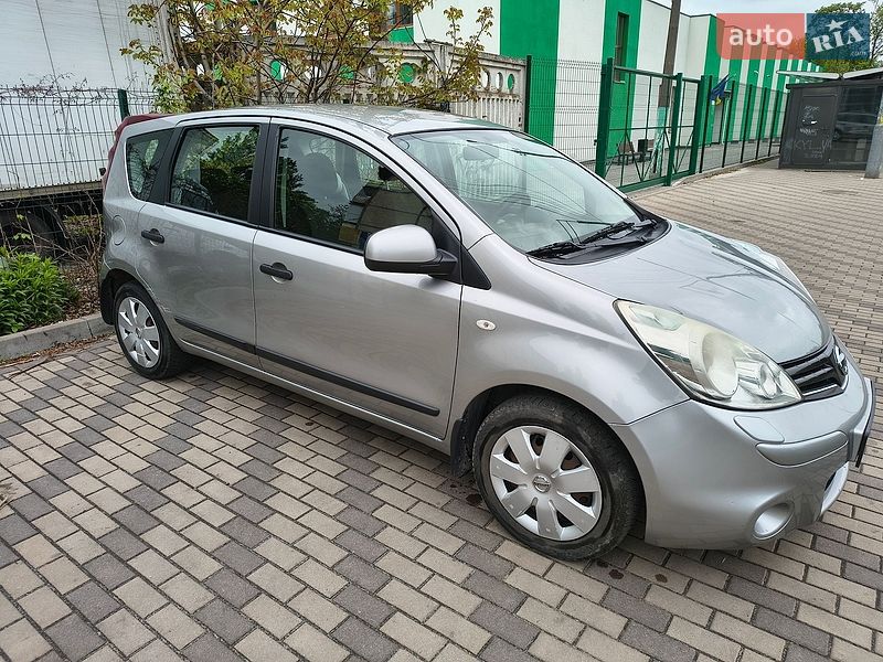 Хетчбек Nissan Note 2011 в Києві фото 5 Хетчбек Nissan Note 2011 в Києві