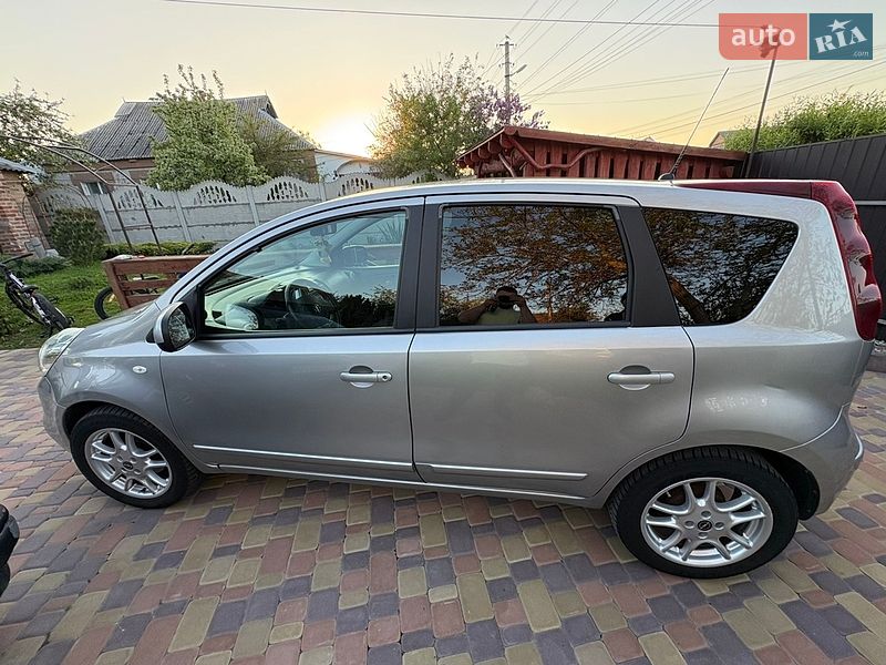 Хэтчбек Nissan Note 2009 в Ракитном