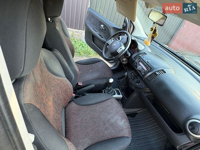 Хэтчбек Nissan Note 2009 в Ракитном