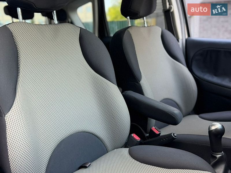 Хэтчбек Nissan Note 2011 в Виннице