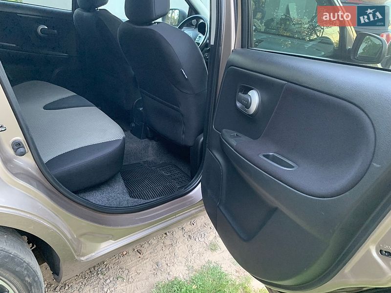 Хэтчбек Nissan Note 2012 в Перемышлянах