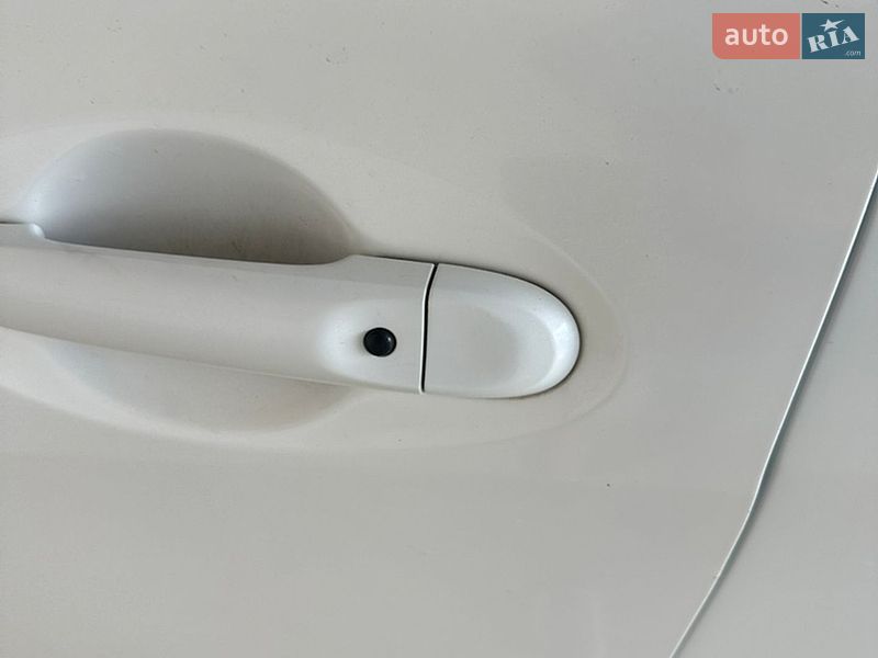 Хетчбек Nissan Note 2013 в Одесі фото 6 Хетчбек Nissan Note 2013 в Одесі