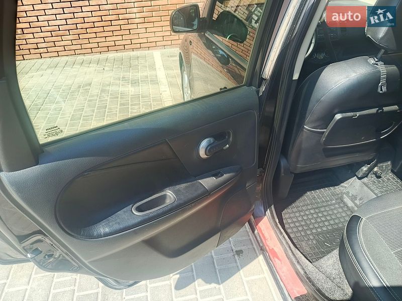 Хэтчбек Nissan Note 2006 в Каменец-Подольском