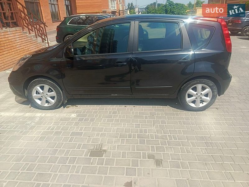 Хэтчбек Nissan Note 2006 в Каменец-Подольском