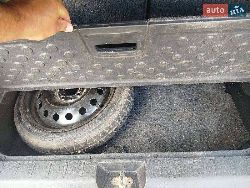 Хэтчбек Nissan Note 2008 в Чернигове
