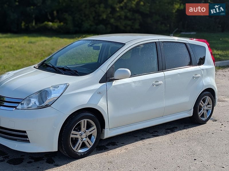Хэтчбек Nissan Note 2011 в Деражне фото 5 Хэтчбек Nissan Note 2011 в Деражне