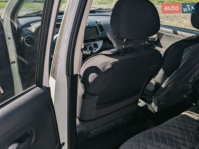 Хэтчбек Nissan Note 2011 в Деражне фото 9 Хэтчбек Nissan Note 2011 в Деражне