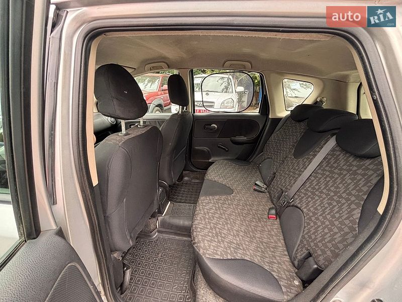 Хэтчбек Nissan Note 2008 в Полтаве