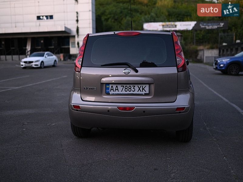 Хэтчбек Nissan Note 2010 в Киеве