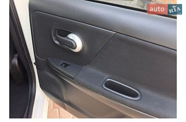 Хэтчбек Nissan Note 2011 в Виннице