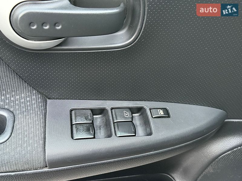 Хэтчбек Nissan Note 2012 в Днепре