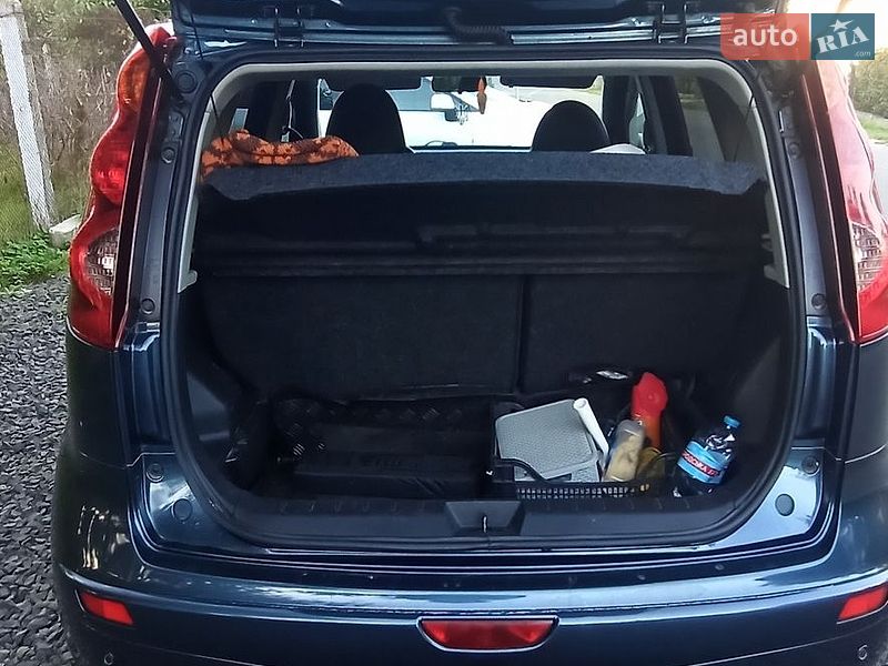 Хэтчбек Nissan Note 2012 в Владимире