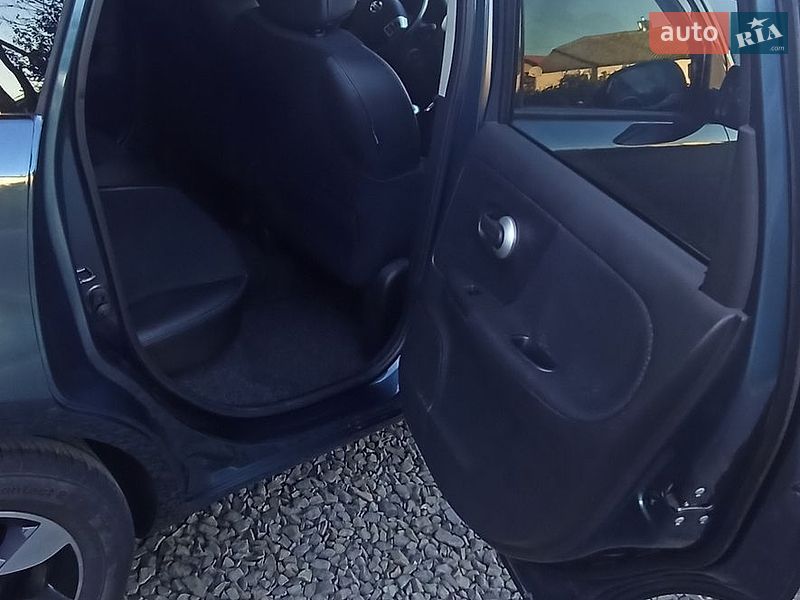 Хэтчбек Nissan Note 2012 в Владимире