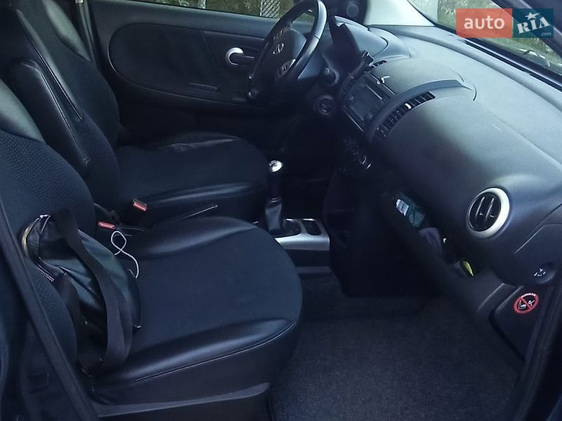 Хэтчбек Nissan Note 2012 в Владимире