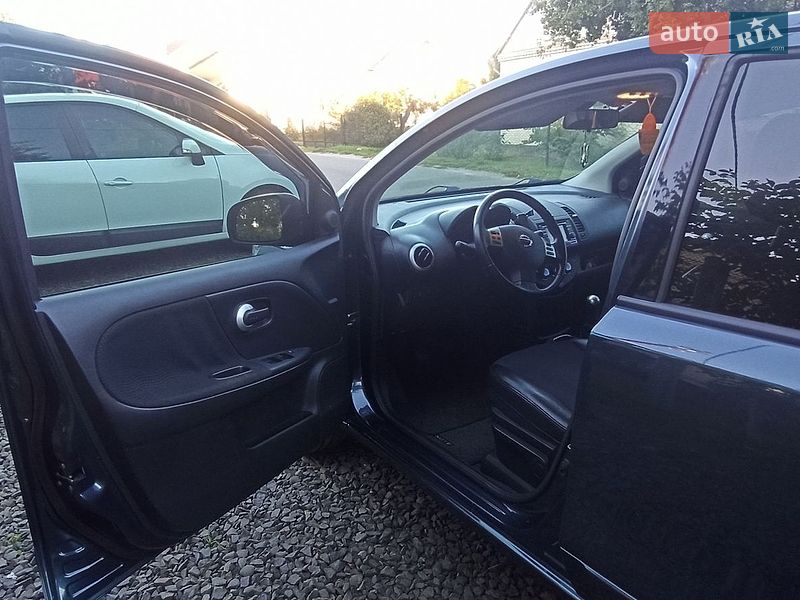 Хэтчбек Nissan Note 2012 в Владимире