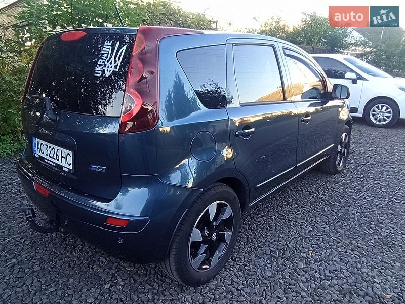 Хэтчбек Nissan Note 2012 в Владимире