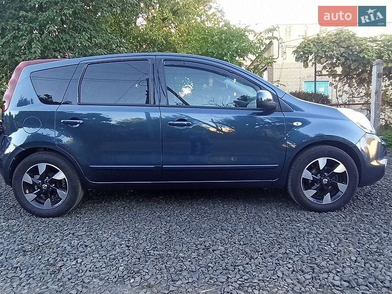 Хэтчбек Nissan Note 2012 в Владимире