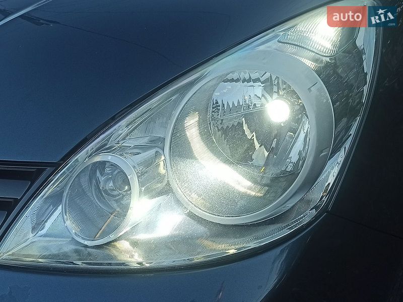 Хэтчбек Nissan Note 2012 в Владимире