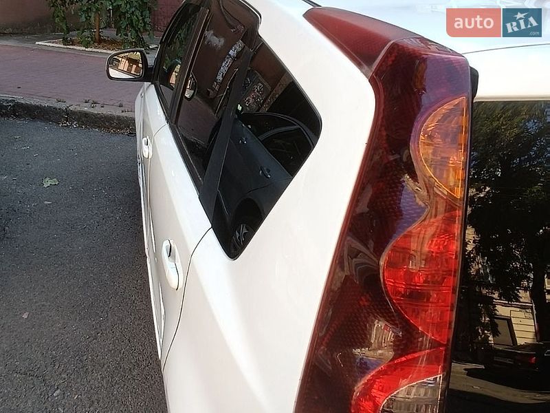 Хэтчбек Nissan Note 2010 в Одессе