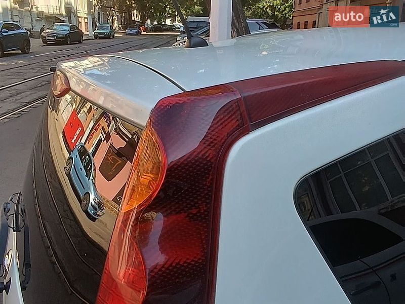 Хэтчбек Nissan Note 2010 в Одессе