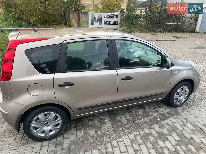 Хетчбек Nissan Note 2008 в Чернівцях
