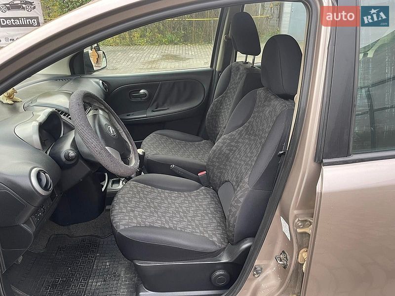 Хетчбек Nissan Note 2008 в Чернівцях