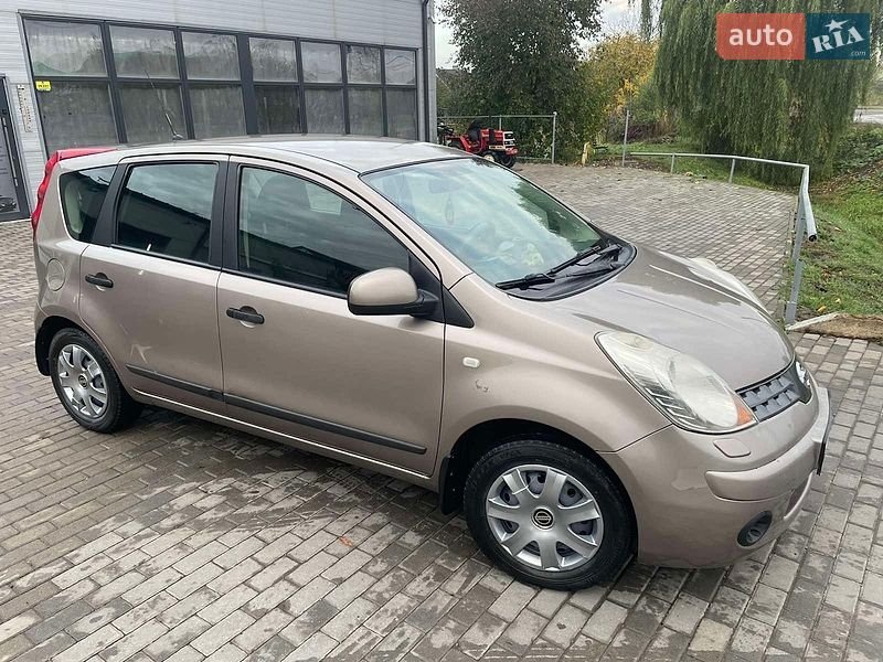 Хетчбек Nissan Note 2008 в Чернівцях