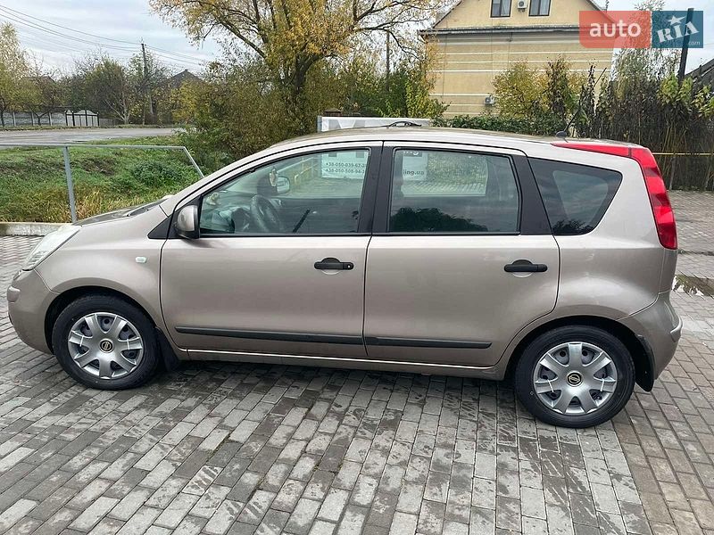 Хетчбек Nissan Note 2008 в Чернівцях