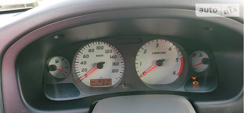 Позашляховик / Кросовер Nissan NP300 2010 в Харкові