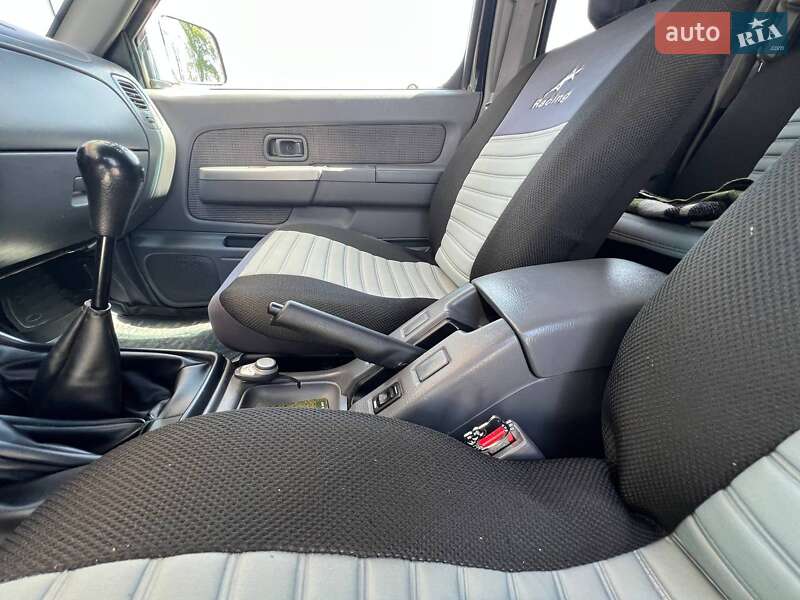 Пікап Nissan NP300 2011 в Києві