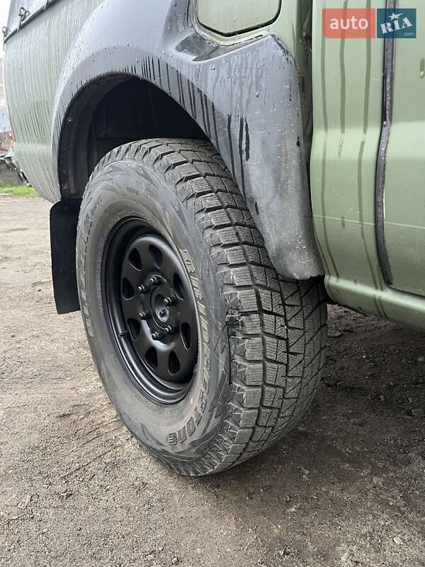 Пикап Nissan NP300 2010 в Киеве