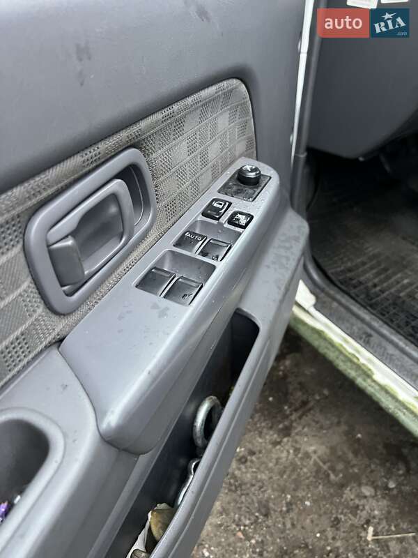 Пикап Nissan NP300 2010 в Киеве