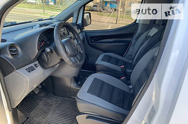 Вантажопасажирський фургон Nissan NV200 2015 в 