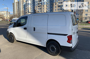 Вантажопасажирський фургон Nissan NV200 2015 в 