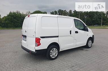 Вантажопасажирський фургон Nissan NV200 2015 в Радивиліві