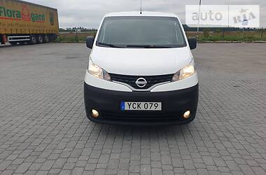 Вантажопасажирський фургон Nissan NV200 2015 в Радивиліві