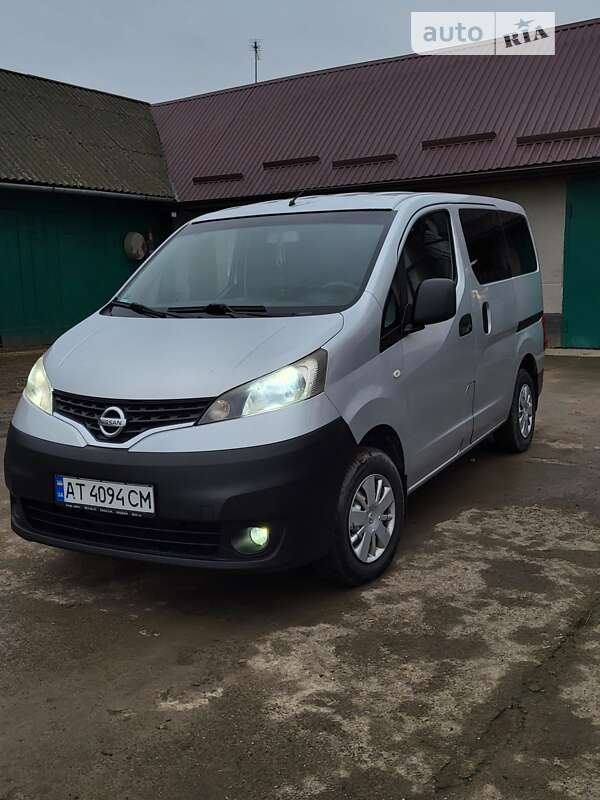 Nissan NV200 2011