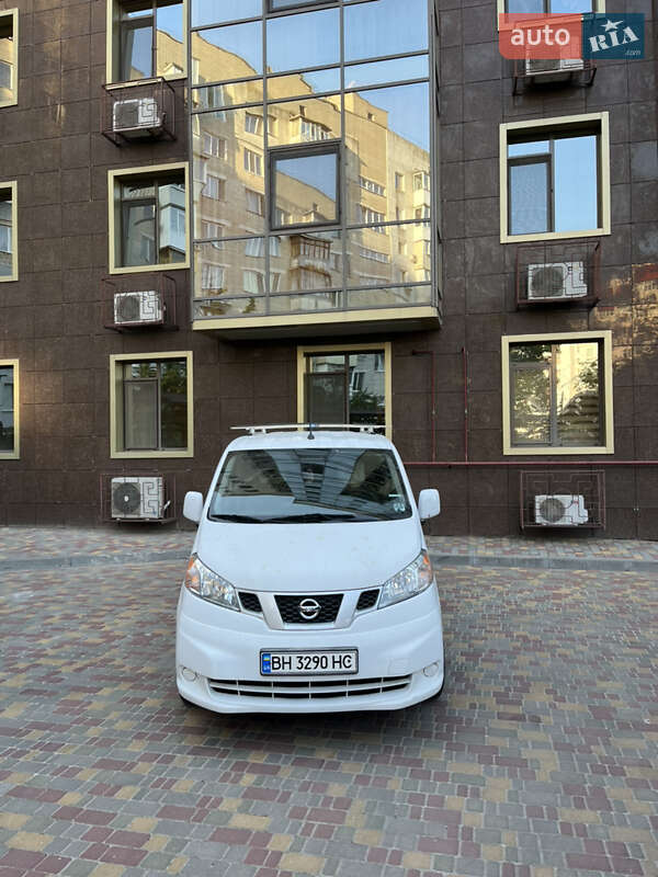 Грузовой фургон Nissan NV200 2017 в Одессе