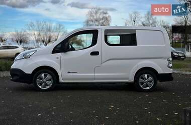 Вантажний фургон Nissan NV200 2015 в Чернівцях