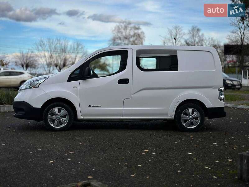 Грузовой фургон Nissan NV200 2015 в 