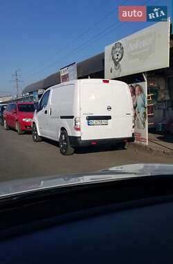 Вантажний фургон Nissan NV200 2016 в Ужгороді