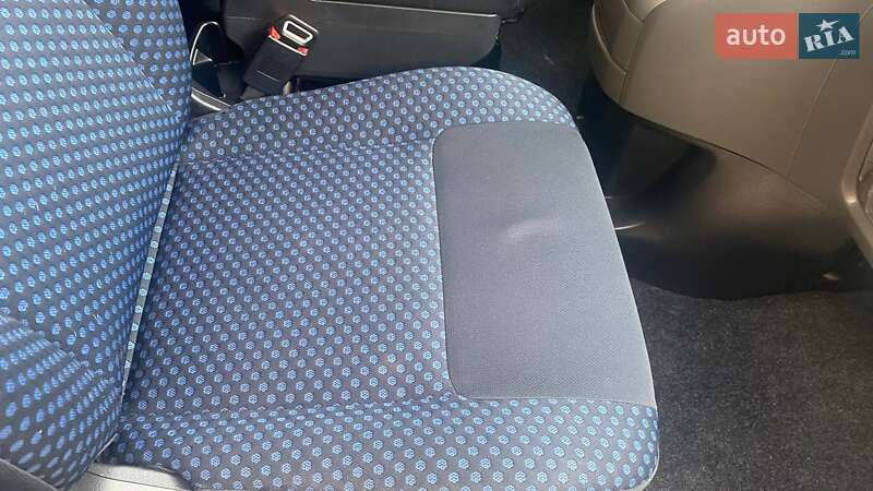 Мінівен Nissan NV200 2011 в Мукачевому