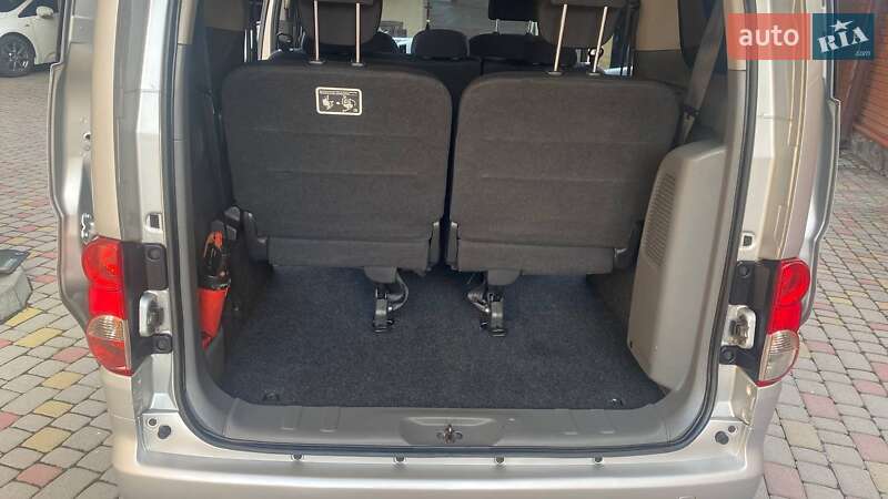 Мінівен Nissan NV200 2011 в Мукачевому