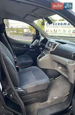 Мінівен Nissan NV200 2012 в 