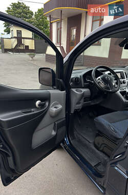 Минивэн Nissan NV200 2012 в 
