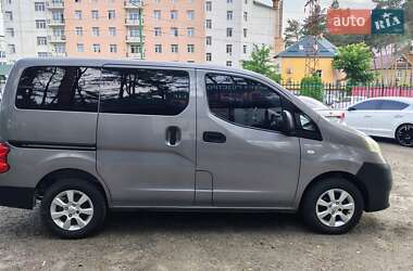 Мінівен Nissan NV200 2011 в 