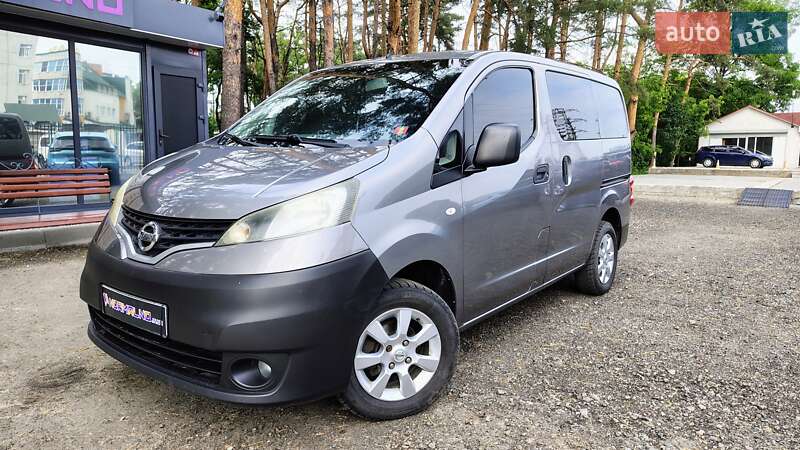 Nissan NV200 2011