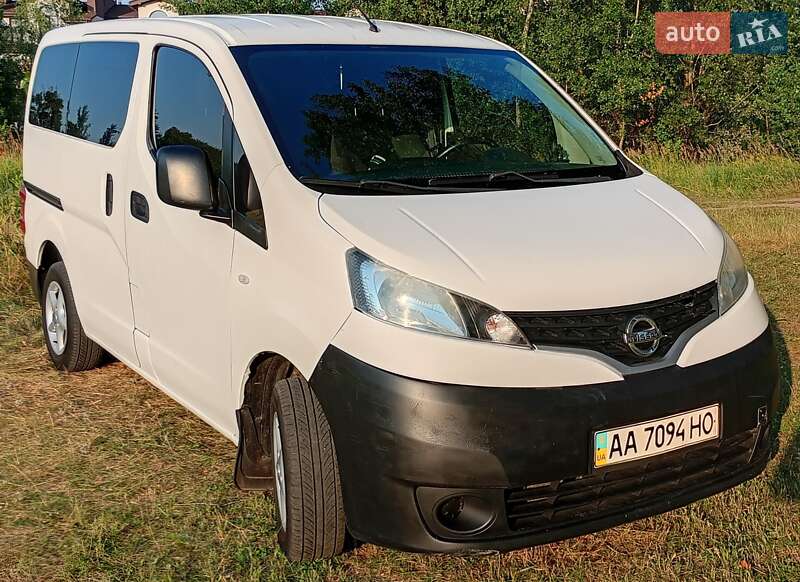 Nissan NV200 2011